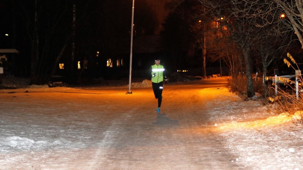 Bjørn Egil Nordseth inn til en av sine mange seire ved Prestrudhallen i forløperen Gå-Joggen Vinter i 2017. (Foto: Rolf Bakken) 