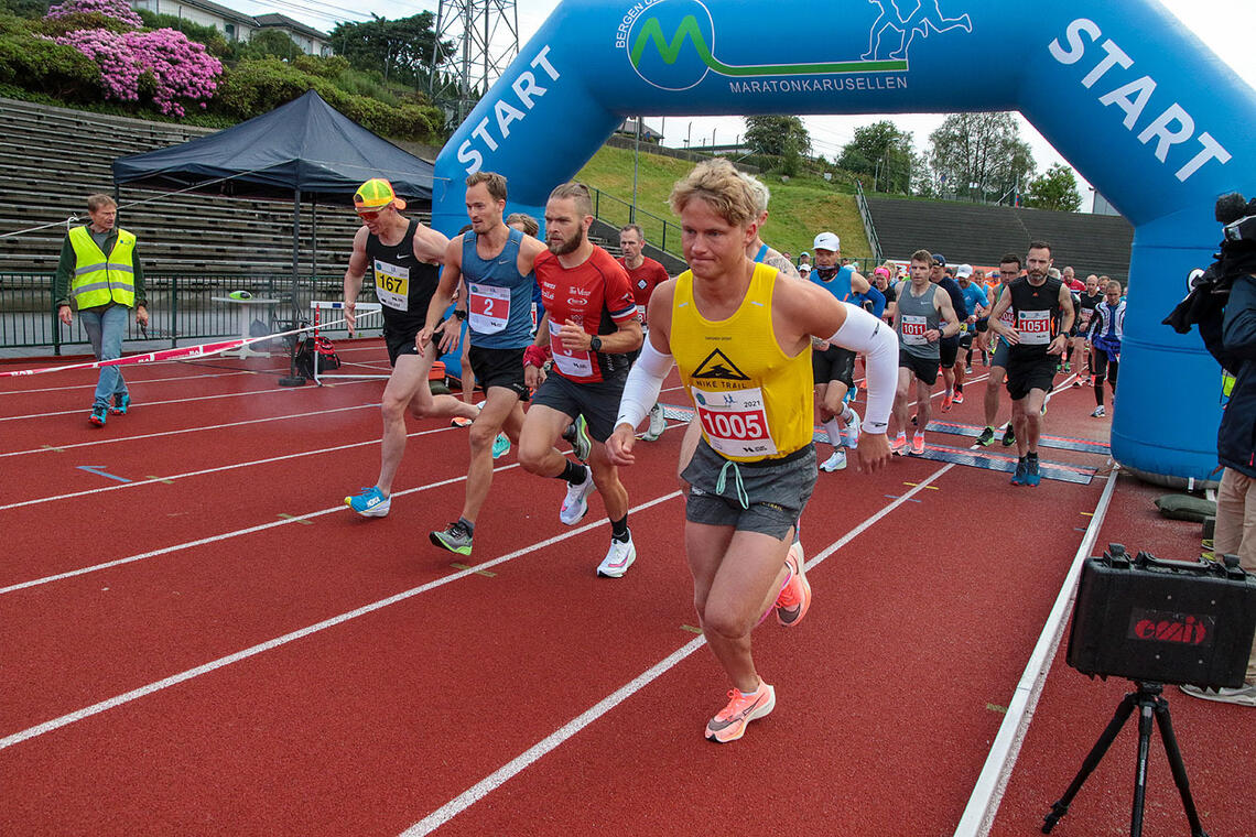 Forrige løp i maratontraseen fra Fana Stadion var Bergen Ultra som gikk i juni i år. Her fra starten der Sondre Øvre-Helland er først ut. (Foto: Arne Dag Myking).
