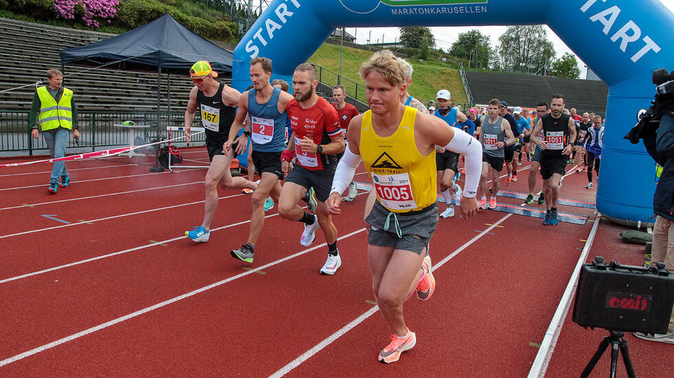 Forrige løp i maratontraseen fra Fana Stadion var Bergen Ultra som gikk i juni i år. Her fra starten der Sondre Øvre-Helland er først ut. (Foto: Arne Dag Myking).