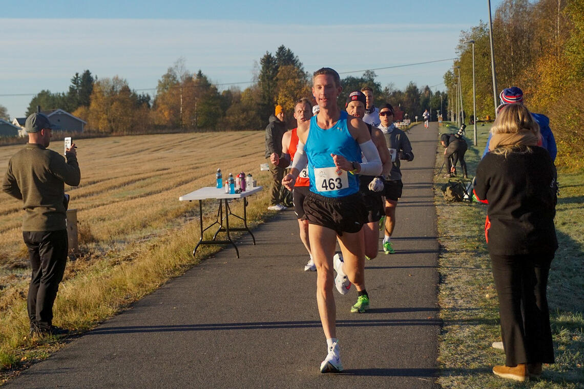 Martin Kjäll-Ohlsson var raskeste herre på halvmaraton. Til tross for minusgrader om morgenen var det altså mulig å løpe i singlet. (Alle foto: arrangøren)
