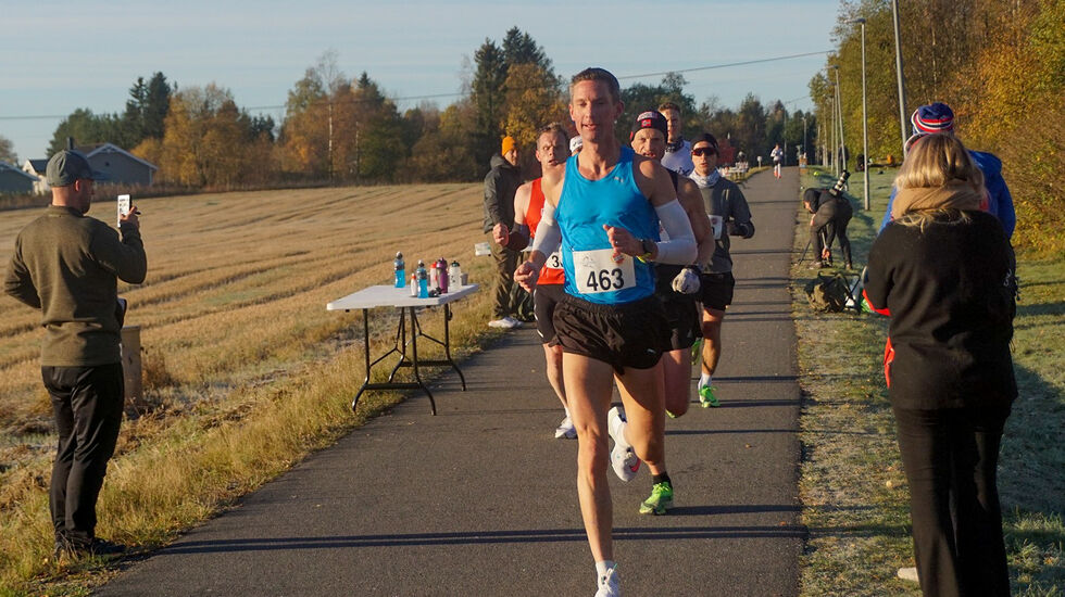 Martin Kjäll-Ohlsson var raskeste herre på halvmaraton. Til tross for minusgrader om morgenen var det altså mulig å løpe i singlet. (Alle foto: arrangøren)