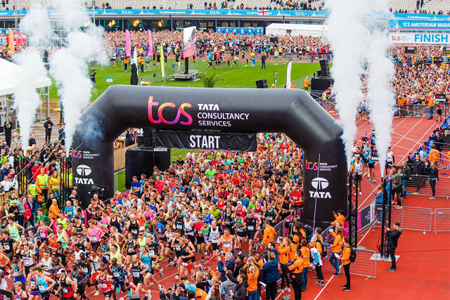 Topptrente løpere la i veg på maratonløpet som har både start og mål på Olympiastadion i Amsterdam. (Foto: arrangøren)