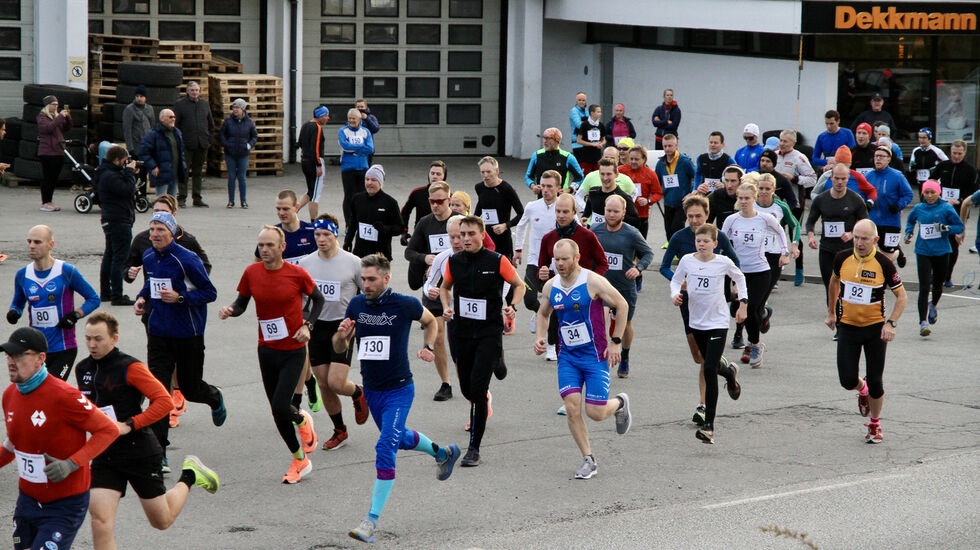 Starten på 10 km på det første løpet i 2020 da det var puljestart