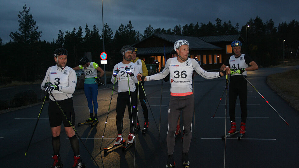 Det var fellesstart klokken 17.30.  (Alle foto: Sverre Larsen)