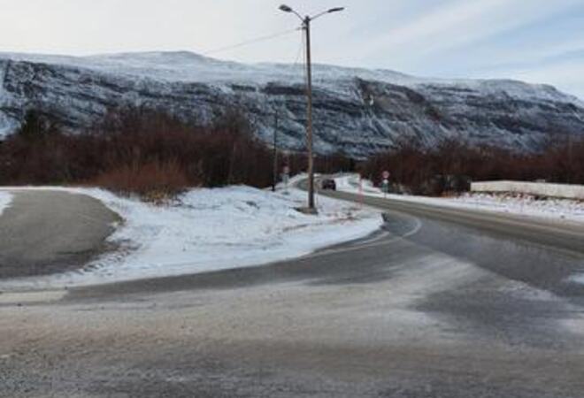 Bilde av gatelys ved E-6 som er avskrudd