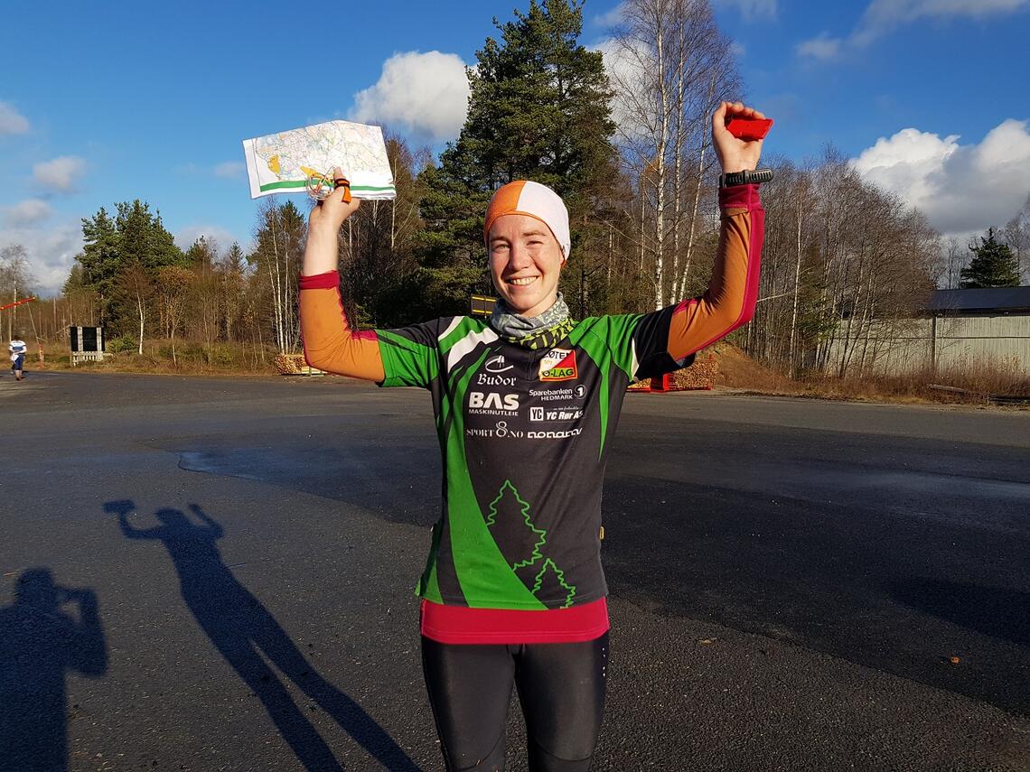 Emilie Westli Andersen etter at hun hadde vunnet Huldertrampen i Løten senhøstes i fjor. (Foto: Stein Arne Negård)