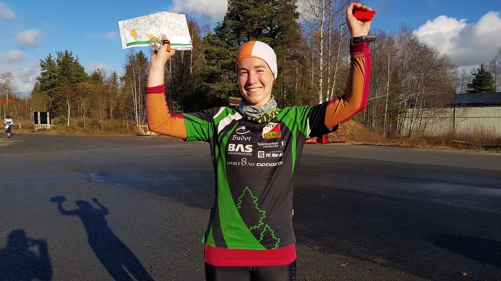 Emilie Westli Andersen etter at hun hadde vunnet Huldertrampen i Løten senhøstes i fjor. (Foto: Stein Arne Negård)