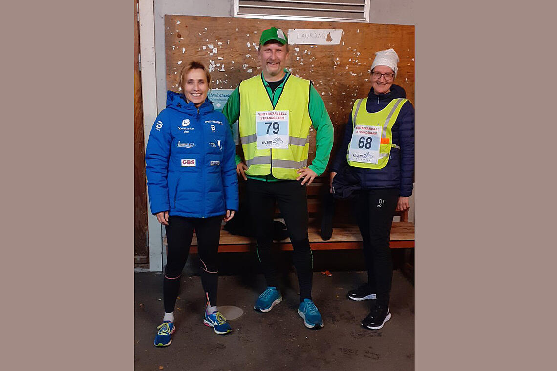 Tre glade løparar på Vinterkarusellen; f.v. Torild Kveberg, Ketil Karlsen og Bodil Stranden. Dei tre er også arbeidkollegar på Bedriftshelsetenesta i Kvam.  (Foto: Johannes Skogseide Børsheim)