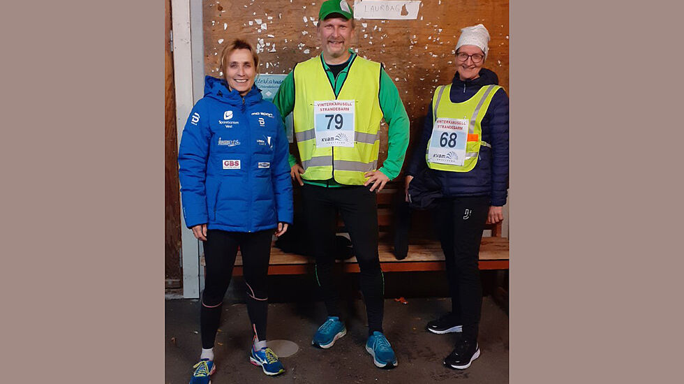 Tre glade løparar på Vinterkarusellen; f.v. Torild Kveberg, Ketil Karlsen og Bodil Stranden. Dei tre er også arbeidkollegar på Bedriftshelsetenesta i Kvam.  (Foto: Johannes Skogseide Børsheim)