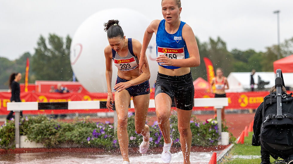 I årets NM Friidrett overrasket Thea med å ta en sølvmedalje for kvinner senior på 3000 meter hinder. (Foto: Samuel Hafsahl)