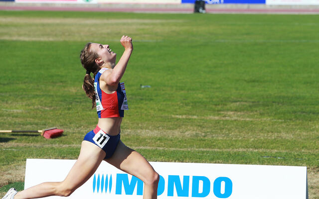 Ingeborg Østgård hang lenge med i medaljekampen på 1500 meter. Dessverre ble det litt for tøft siste runden, men jenta har mye på lager og kommer sterkt tilbake. (Foto: Kjell Vigestad)