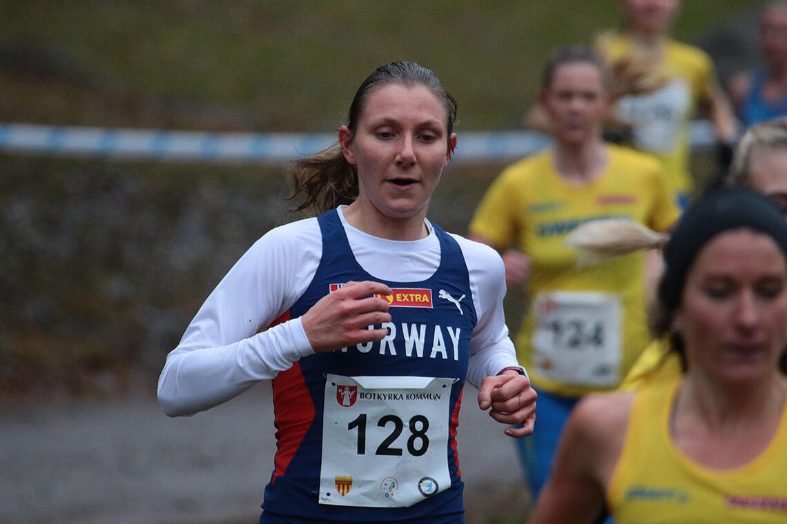 I Nordisk Mesterskap i terrengløp var Mathilde Theisen den beste av de norske løperne, og tok en tredjeplass. (Foto: Arne Dag Myking)