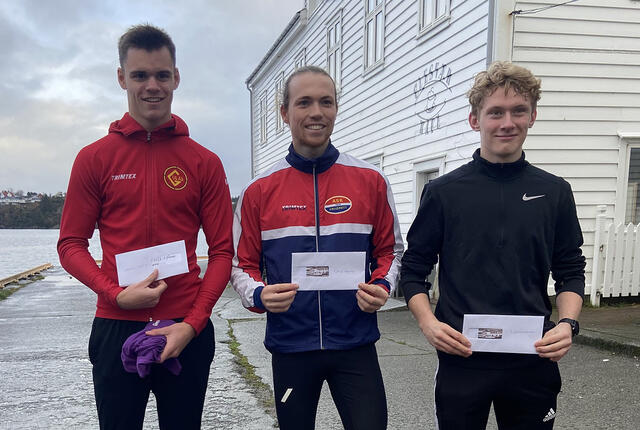 Marius Sørli (midten) vant Glesværløpet og satte samtidig ny løyperekord. På de to neste plassene fulgte Tomas Iversen Skoge og Even Mortensen. (Alle foto: arrangøren/Torhild Kalgraff)