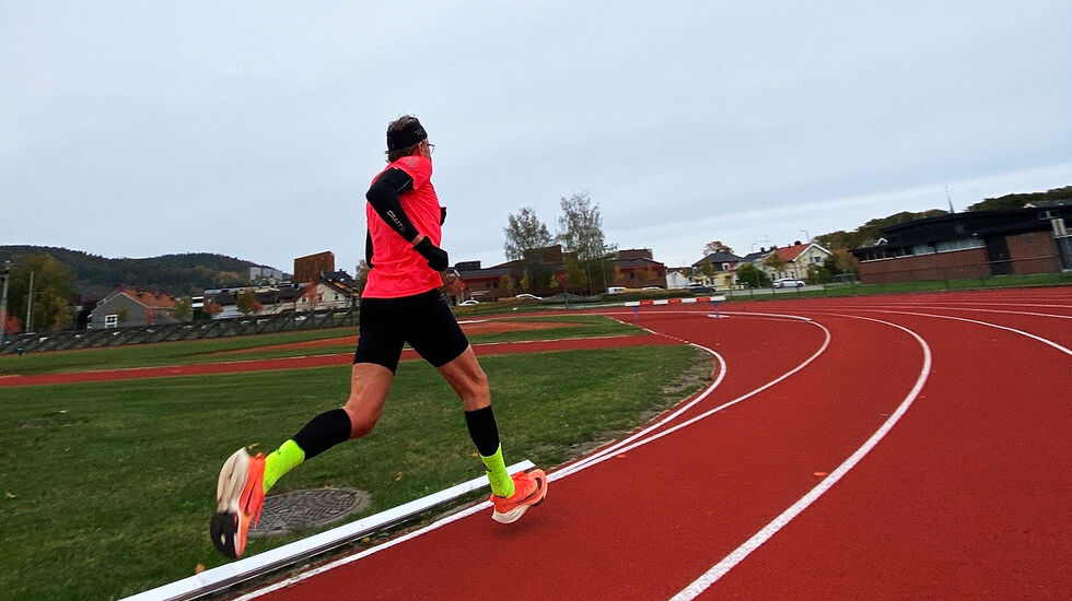 Med et tydelig mål i sikte gjør Cato Thunes daglig den treningen trener Sindre Buraas mener må til. Her i fint driv på Marienlyst stadion i Drammen. (Foto: Sarah Thunes)