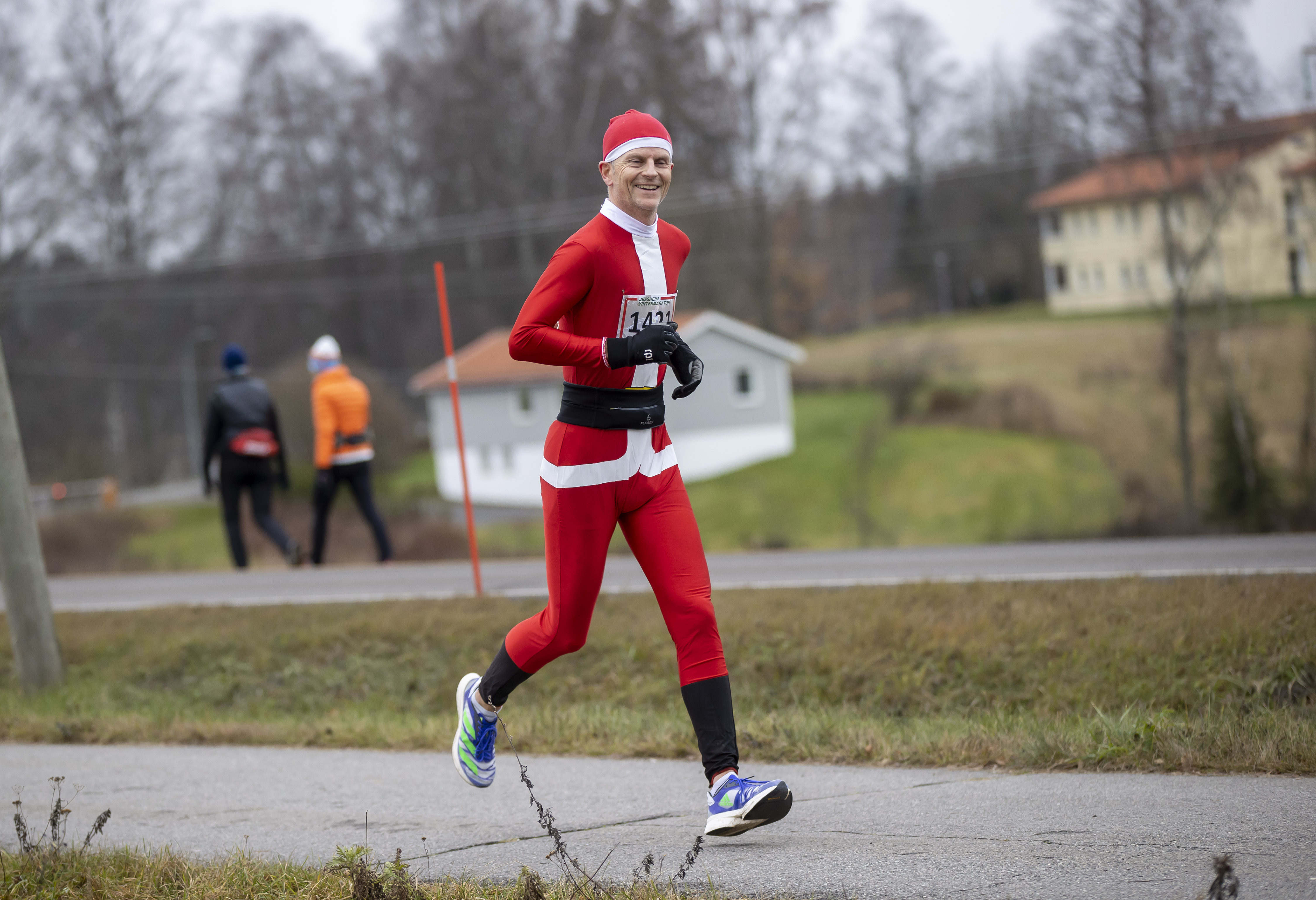 Vintermaraton 2021 - Pål Heldaas var julenisse og løp halvmaraton på 1.40.08.jpg