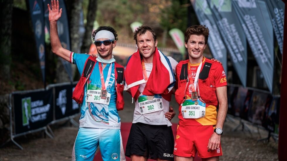 Premiepallen menn: Cristian Minoggio, Stian Angermund og Jordi Sánchez. (Foto: @jsaragossa)