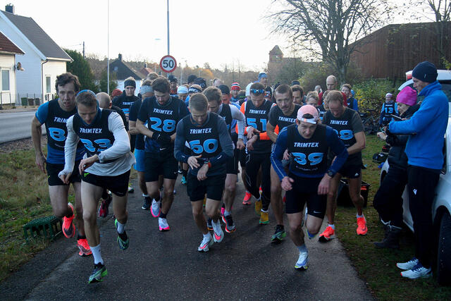Fra starten på 10 km. (Alle foto: Sverre Larsen)