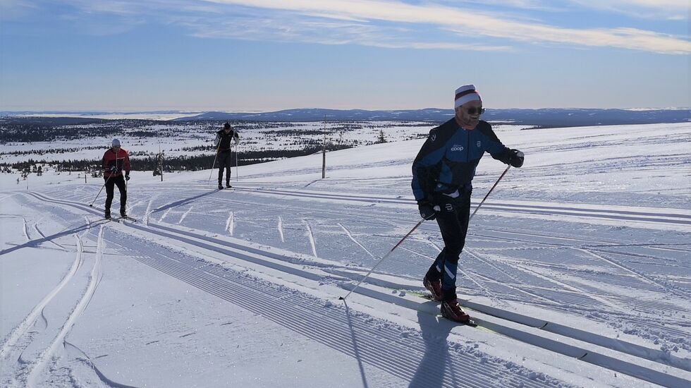 Rolige langturer som her på Sjusjøen i påsken er gull verdt i treningssammenheng. (Foto: Rolf Bakken)