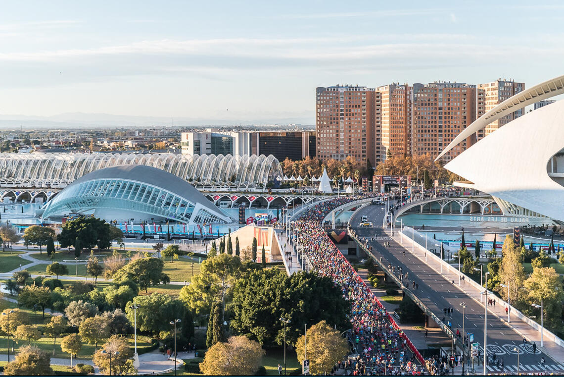 Fantastiske omgivelser:  Kulturbygninger og parkanlegg rundt start og mål for Valencia Marathon er helt spesielle og danner en flott ramme rundt løpet. (Foto: arrangøren)
