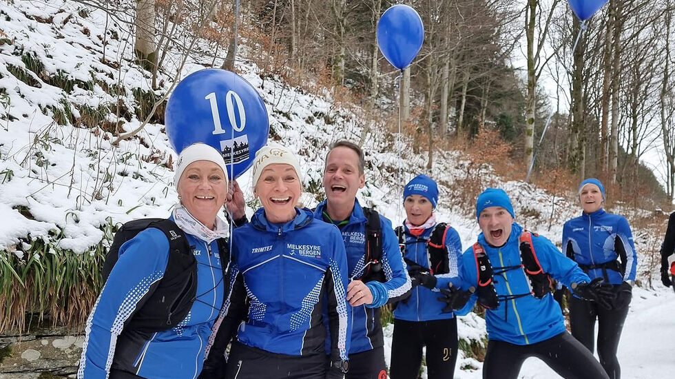 Pause mellom intervalldragene: Cathrine Haugstvedt, Cecilie Ely Randsborg, Jan-Tore Gjervik, Eva Quivey, Bjarne Ludvigsen, Inger Braathen Hansen og Knut Oen. (Foto: Patricia Viviana Alme Flataker)