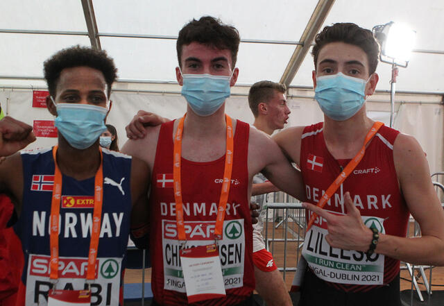 Medaljevinnere i MU20 rett etter målgang: Axel Vang Christensen flankert av Abdullahi Dahir Rabi og og Joel Ibler Lillesø. (Foto: Kjell Vigestad) Medaljevinnere i MU20 rett etter målgang: Axel Vang Christensen flankert av Abdullahi Dahir Rabi og og Joel Ibler Lillesø. (Foto: Kjell Vigestad)