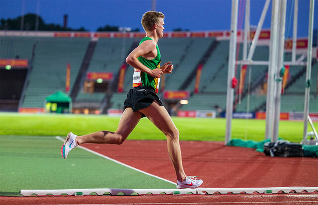 Vi ser Sigurd Ruud Skjeseth i fint driv under Bislett Night of Highlights i sommer. Under NM seinere i sesongen ble det bronse på både 5000 og 10 000 m. (Foto: Samuel Hafsahl)