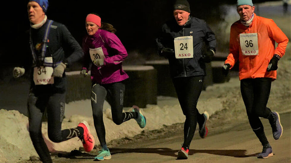 Bjørn Harald Bongom, Hanne Liland, Terje Iversen og Steinar Lohne i god fart gjennom Frikarusellens trasé. (Alle foto: arrangør Fri IL)