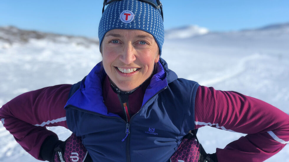 Ingerid Stenvold var aktiv skiløper i sin ungdom og har gull fra junior-NM på merittlista. Ryggproblemer gjorde at hun måtte legge opp, men også som 44-åring liker hun å komme seg ut på ski. (Foto: privat)