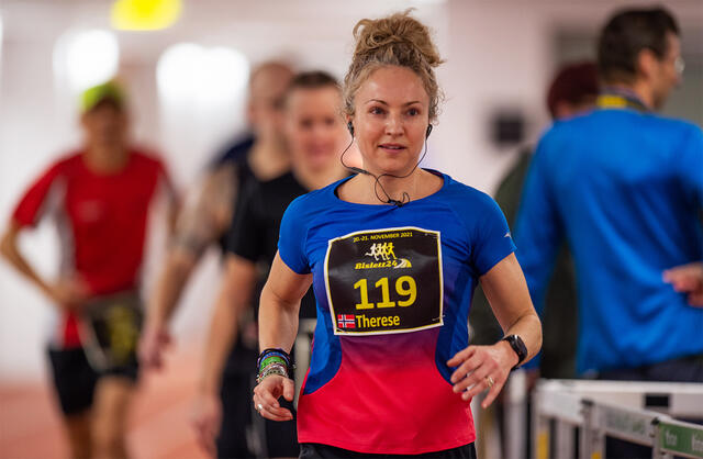 Therese Falk var i fokus under Bislett 24-timers der hun tilbakela hele 261,171 km og satte europeisk rekord. (Foto: Samuel Hafsahl)