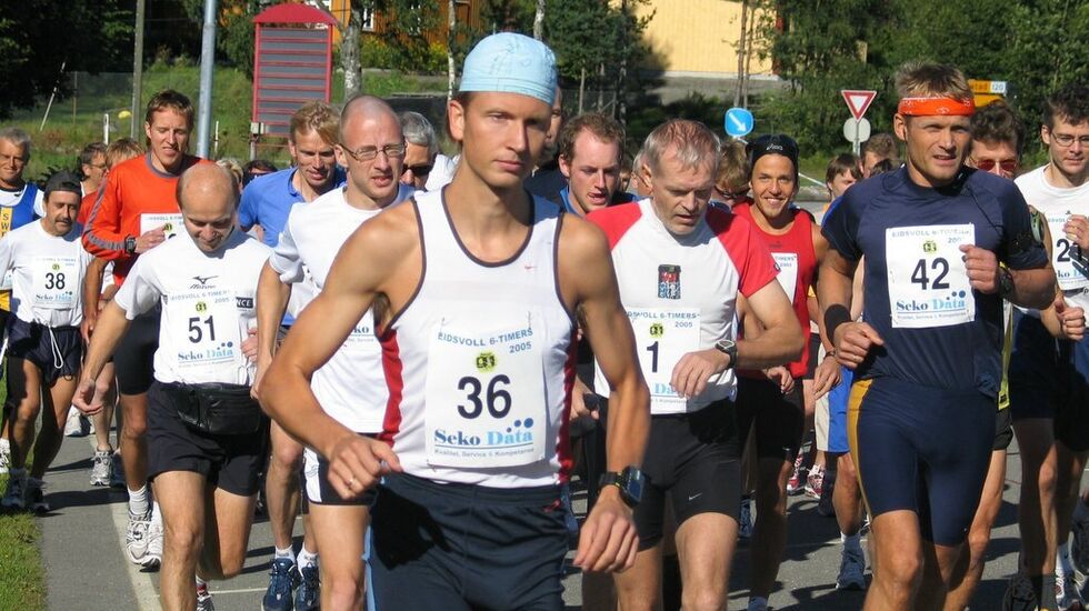 Fra starten på Eidsvoll 6-timers 2005. (Foto: Arne Halvorsen)