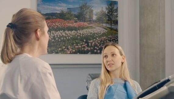 Skjermdump fra filmen "Å møte redde pasienter med empati