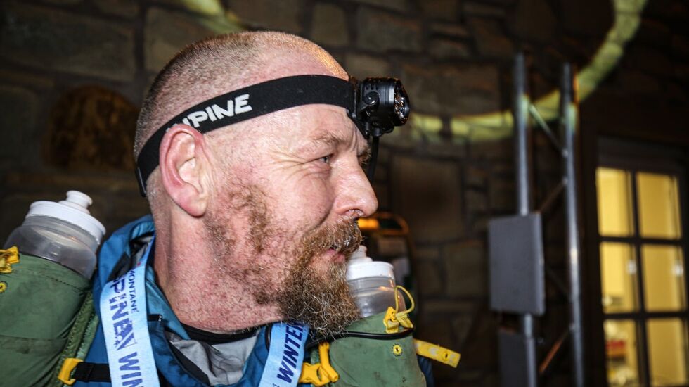 Leif Abrahamsen er i mål etter 410 km i britisk fjellandskap. (Foto: Montane Spine Race)