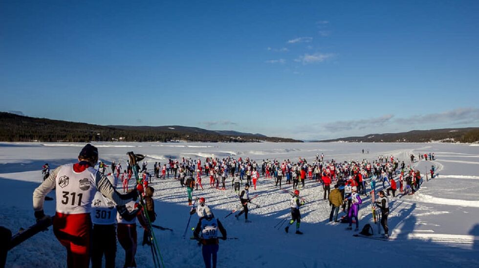 Det er dette turløpere flest drømmer om: Å gjøre seg klar til fellesstart med mange likesinnede som her på Trysil-Knut rennet lengst sør i Osensjøen.