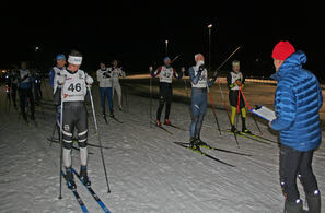Det nærmer seg start i det tredje rennet av årets Skikarusell på Sandrip. (Foto: Sverre Larsen)