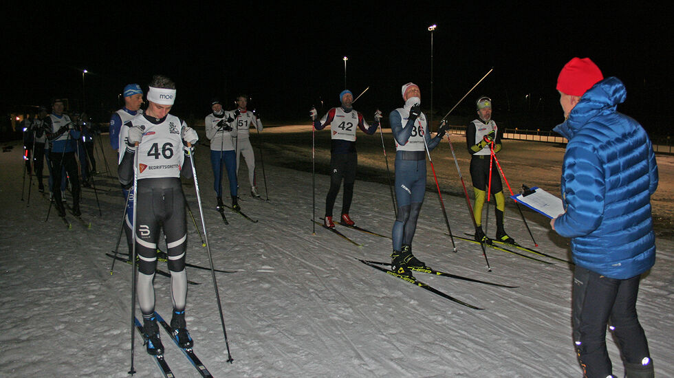 Det nærmer seg start i det tredje rennet av årets Skikarusell på Sandrip. (Foto: Sverre Larsen)