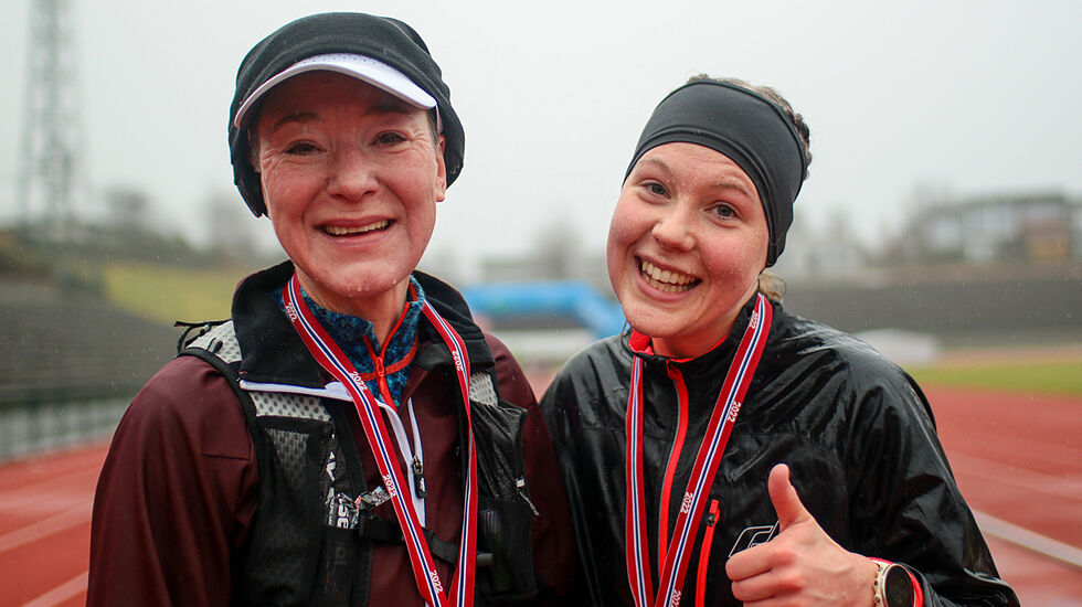Marit Widding og Milla Koistinen var de to beste kvinnene på helmaraton, henholdsvis nummer to og en. (Alle foto: Arne Dag Myking)