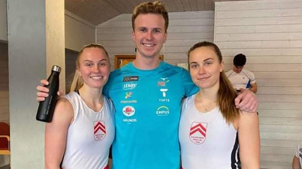 Søsknene Helseth gjorde det sterkt da NM på romaskin ble arrangert i helga. Martin Helseth tok gull på 2000 m i herrer senior, mens Thea (til høyre) tok gullet i kvinnenes seniorklasse. I samme klasse kom Amanda (til venstre) på 5. plass. (Foto: privat)
