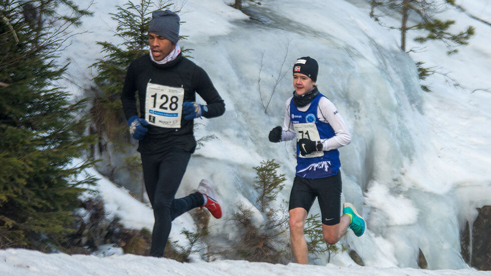 Matias Sunde og 16 år gamle Jens Kristian Samuelsen fra Rjukan etter cirka 2 km. (Alle foto: Ole Kristian Samuelsen)