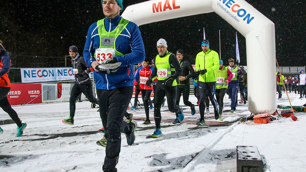 Paul Rabben tar på seg hanskene og legger i vei ut i den vinterlige løypen. (Alle foto: Arne Dag Myking)