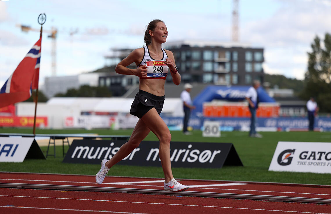 Under bane-NM sist sommer løp Mathilde Theisen inn til sølv på 10 000 m. I terreng-NM seinere på året ble det gull. (Foto: Samuel Hafsahl)