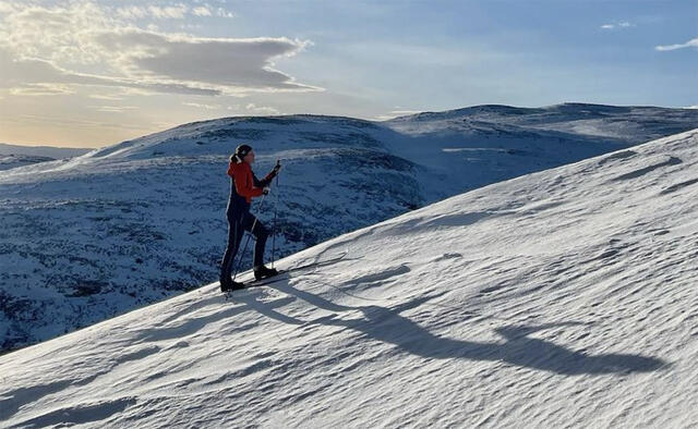 Gro Siljan Hjukse på ski på Blefjell. (Foto: Privat)