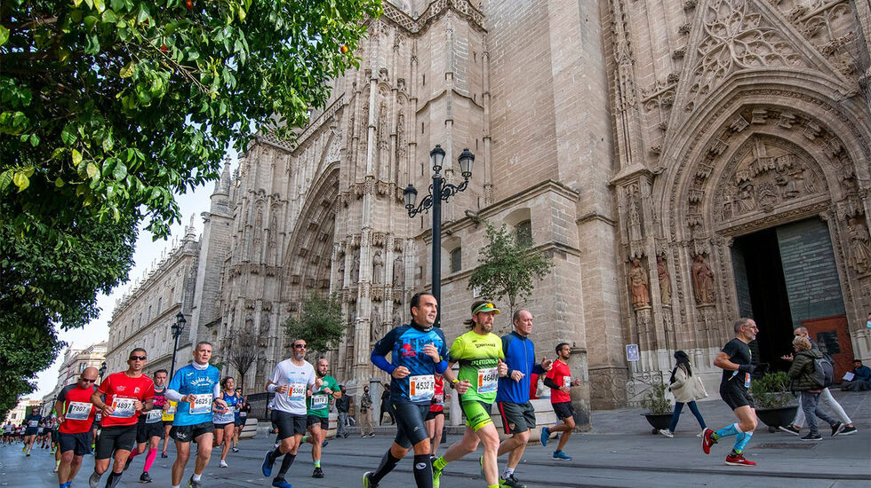 Sevilla halvmaraton har ei flat og lettløpt løype som går forbi mange staselige byggverk. (Foto: arrangøren) 
