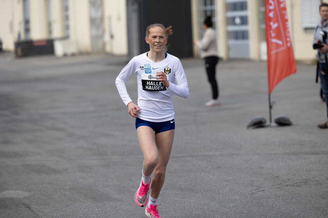 Ina Halle Haugen under 5 km på Maarud Gård 1. mai i fjor. (Foto: Samuel Hafsahl)