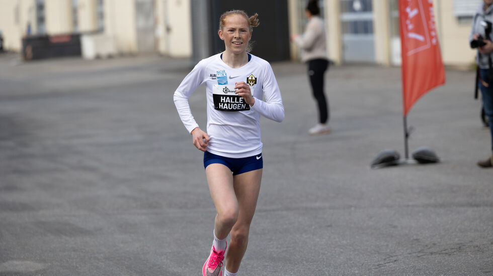 Ina Halle Haugen under 5 km på Maarud Gård 1. mai i fjor. (Foto: Samuel Hafsahl)