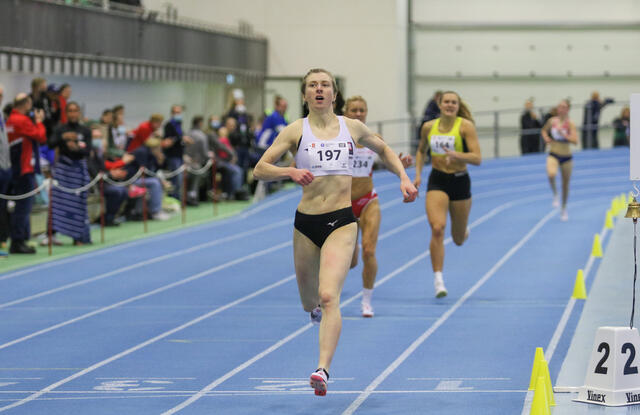 Malin Ingeborg Nyfors, IK Tjalve fosser inn til et overraskende NM-gull på 800m. (Foto: Martin Hauge-Nilsen)