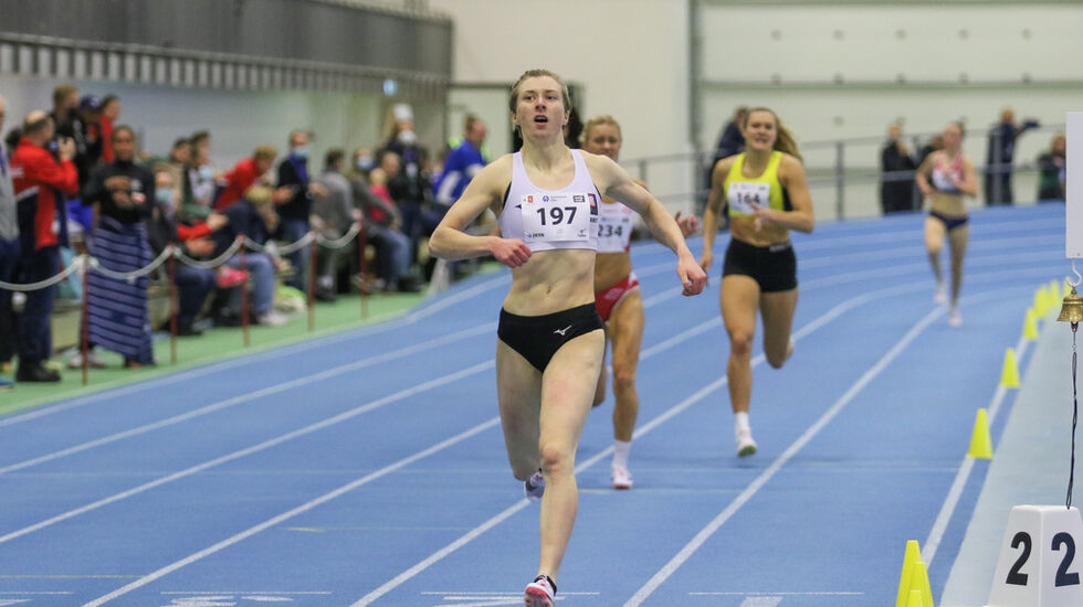 Malin Ingeborg Nyfors, IK Tjalve fosser inn til et overraskende NM-gull på 800m. (Foto: Martin Hauge-Nilsen)