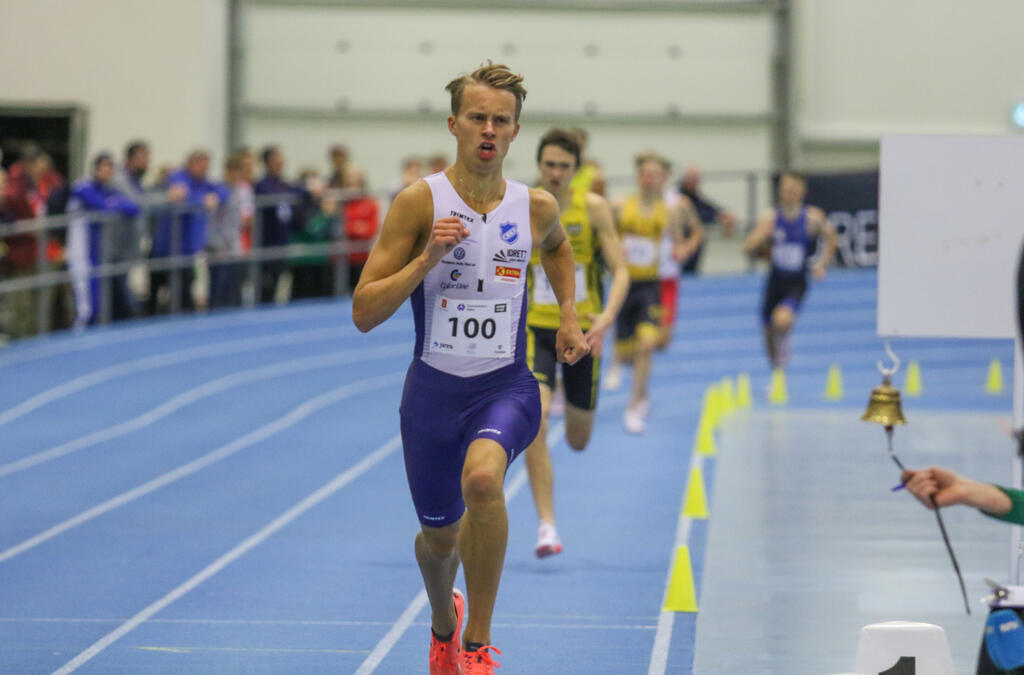 Sigurd Tveit i meget kjapp parademarsj inn til NM-gullet på 800m. (Foto: Martin Hauge-Nilsen)