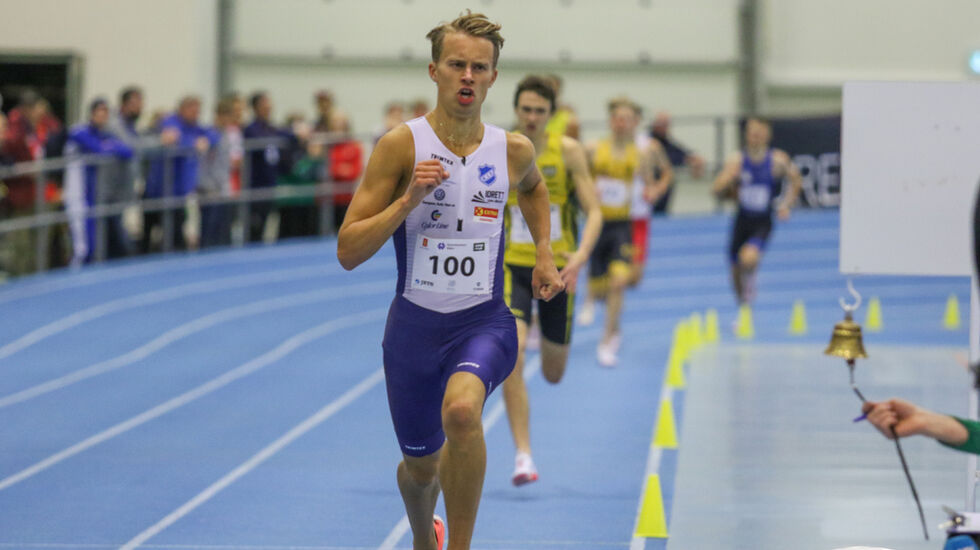 Sigurd Tveit i meget kjapp parademarsj inn til NM-gullet på 800m. (Foto: Martin Hauge-Nilsen)