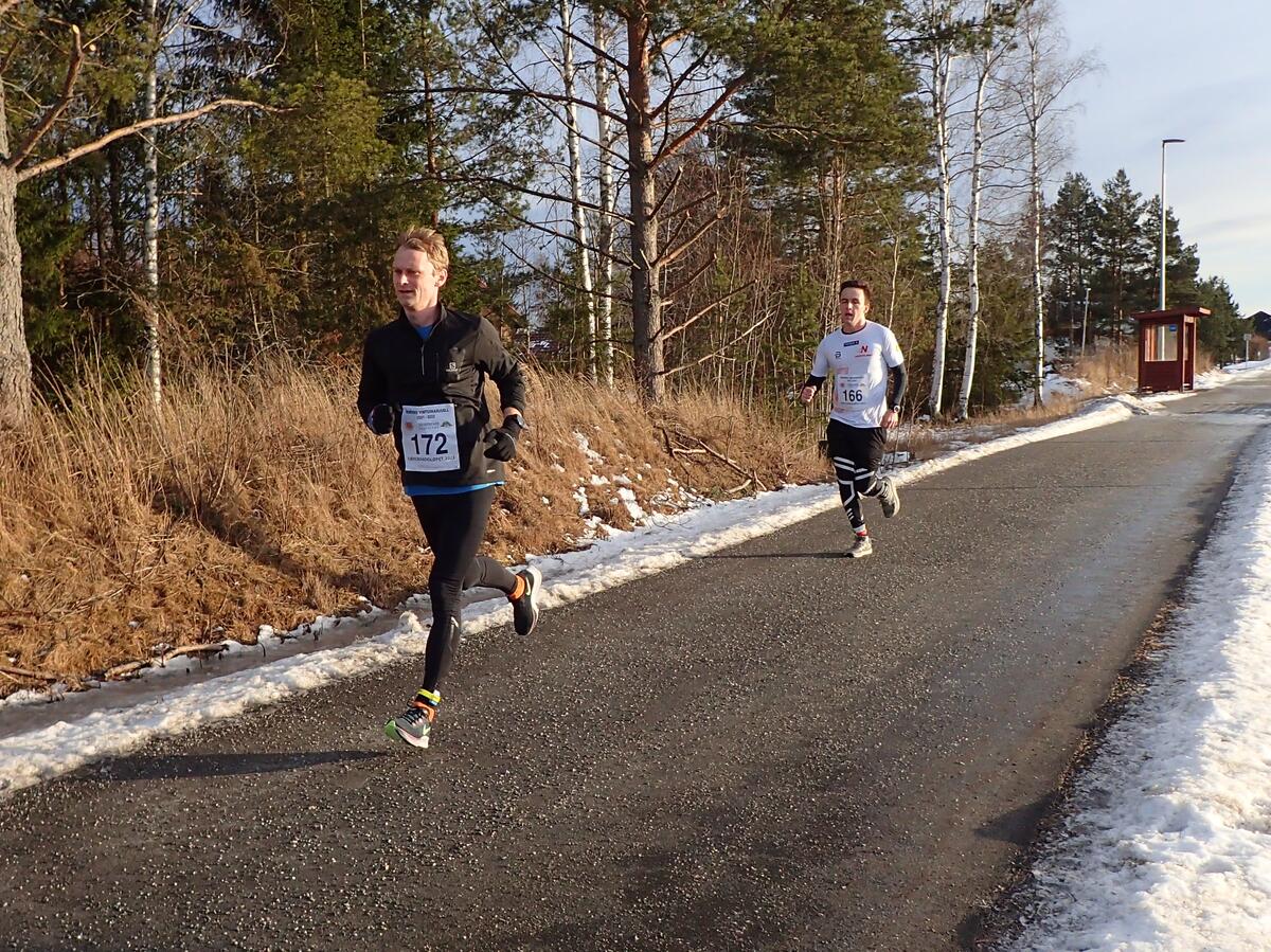 P2053073_Tobias_Lillekvelland_foran_Erik_Sydtangen