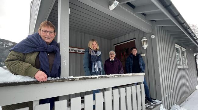 Magnhild Kristoffersen, Kirsten Singsaas Sundsøy, Lisa Ofstad og Tove Rian Ljøkjel ønsker velkommen til kreftkafé torsdag 17. februar.